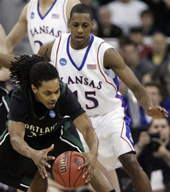 Dupree Lucas doesn't have much room with Chalmers on him